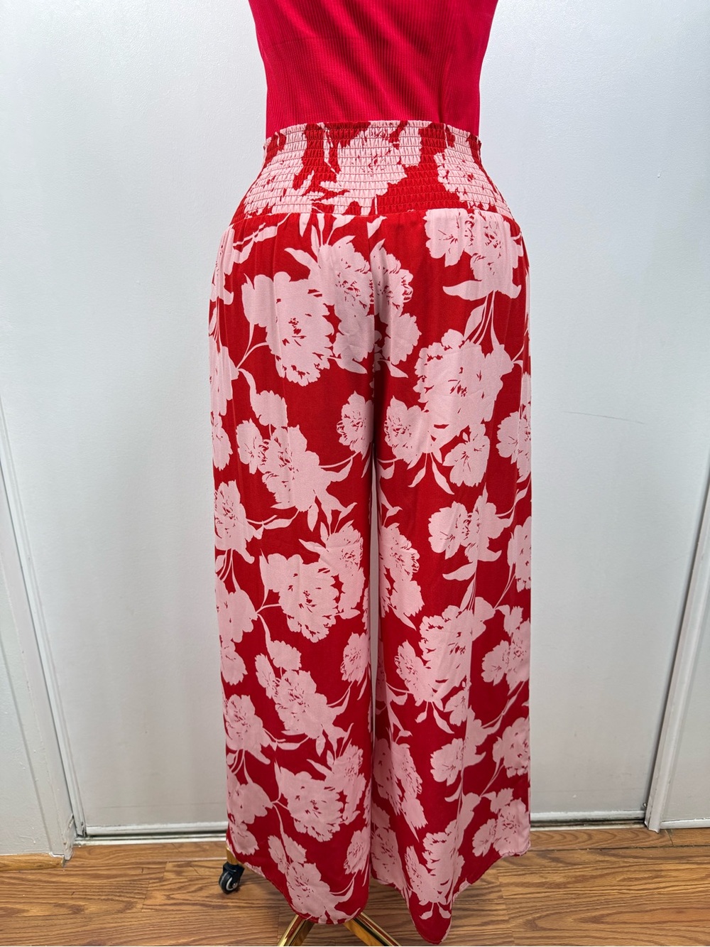 Sienna Sky Red Floral Wide Leg Pants High Rise Smocked Waist Size M - Picture 7 of 7